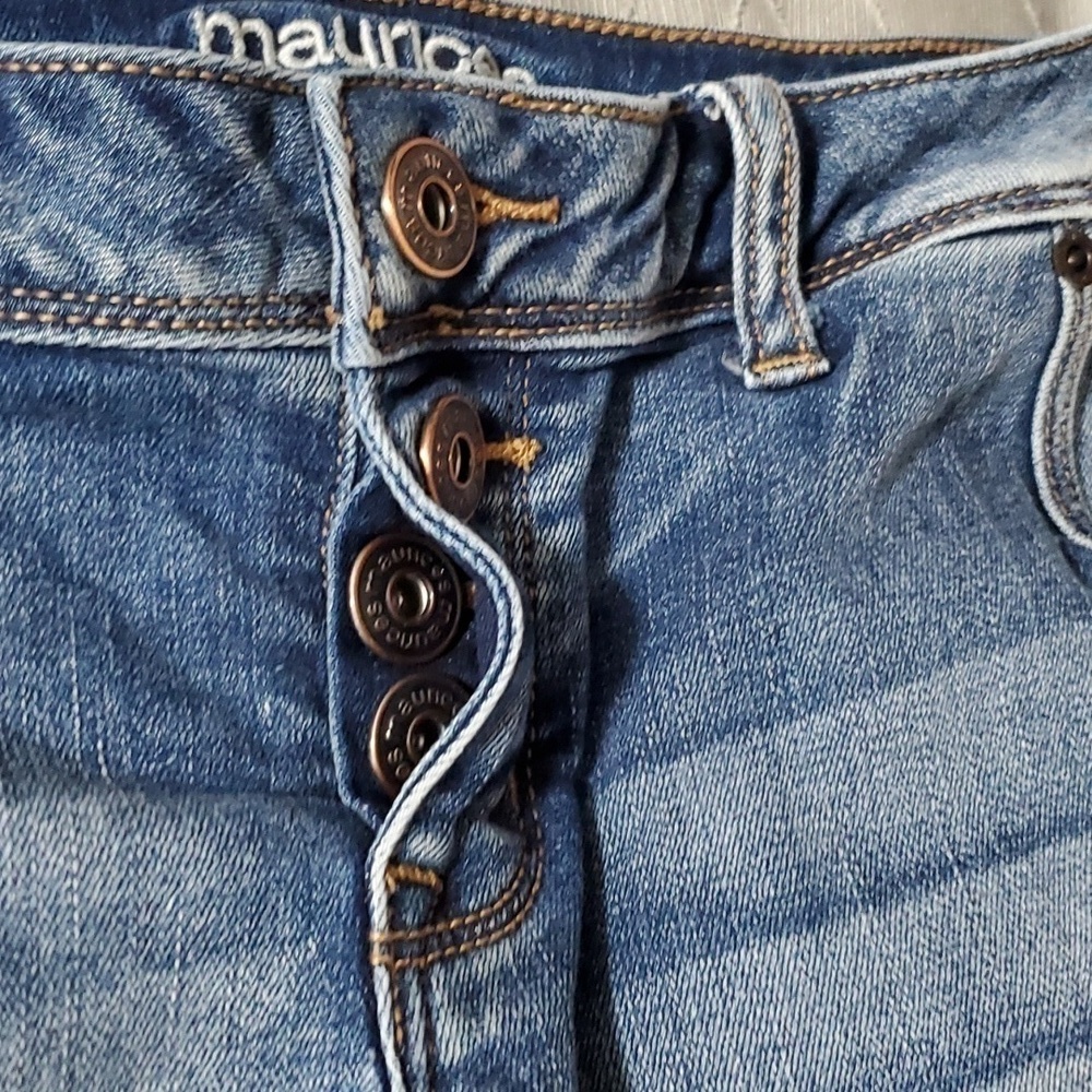 EUC Maurices Women's Button Fly 5 Pocket Medium Wash Blue Jean Shorts Size 5/6 - Picture 7 of 12